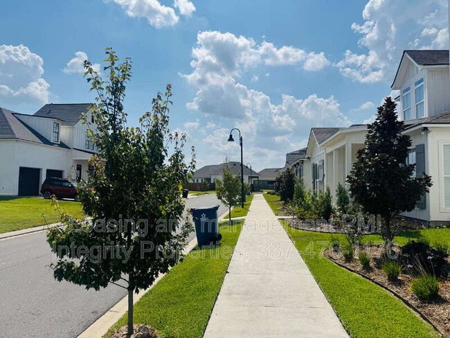 Building Photo - 113 Oak Village Dr