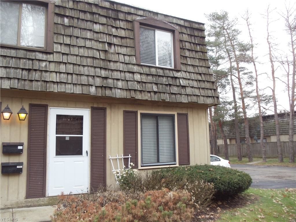 Primary Photo - 1651 Mentor Ave