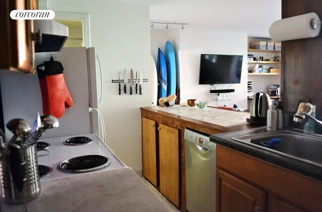 Building Photo - 443 Pacific St