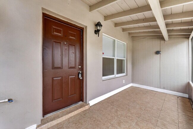 Foto del edificio - 540 NE 58th St