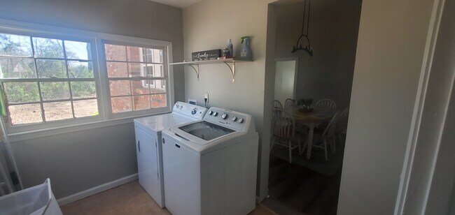Laundry room - 4265 Floyd Rd