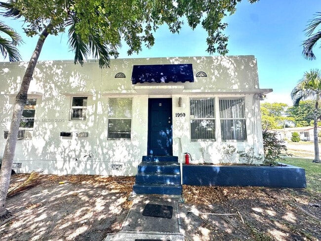 Building Photo - 1959 Funston St