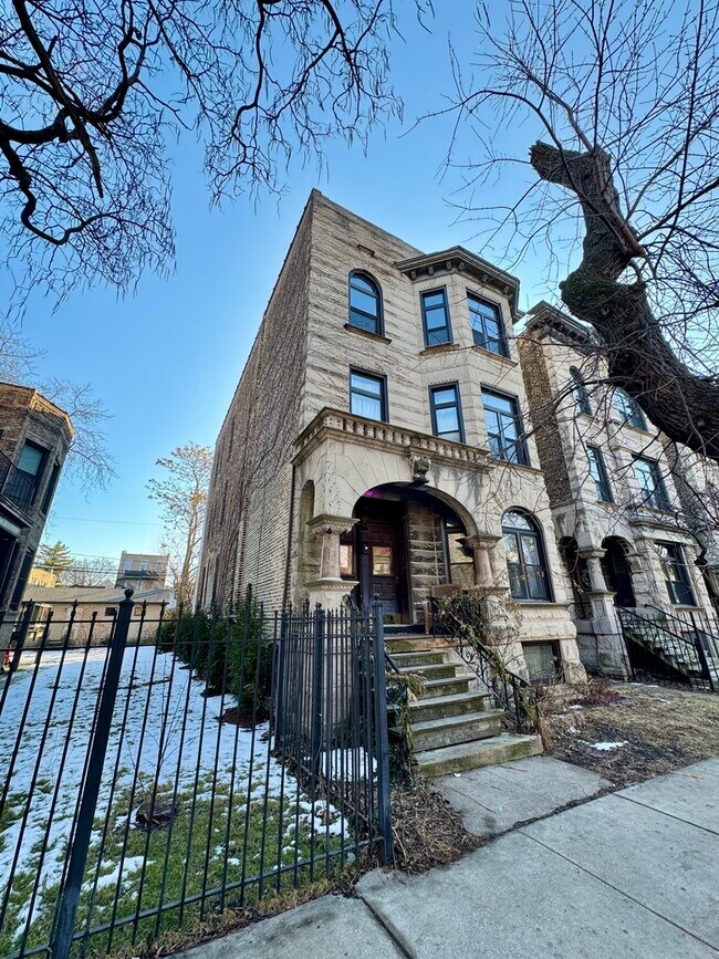 Foto del edificio - 1331 N Maplewood Ave