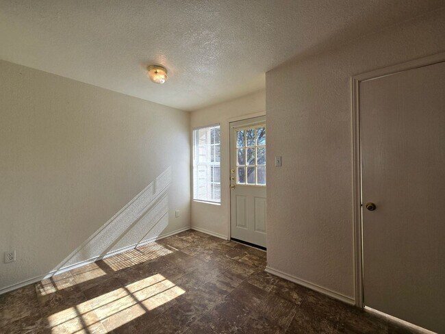 Building Photo - $250 OFF YOUR FIRST FULL MONTH'S RENT! - AVAILABLE NOW!