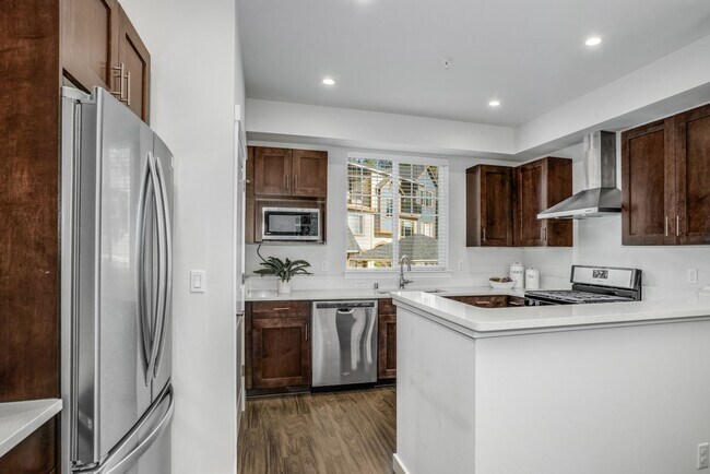 Stainless steel appliances - 5985 185th Ct NE