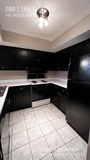 Building Photo - 562 Woodland Ave