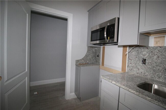 Foto del edificio - 130 Taunton Ave