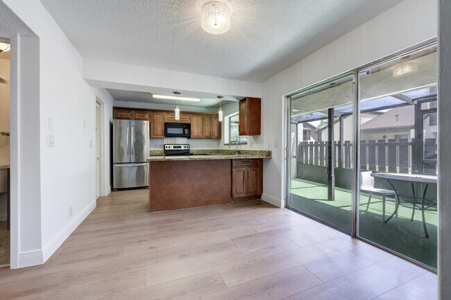 Building Photo - 5280 Bosque Ln