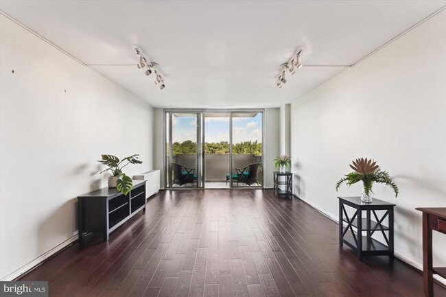 Foto del edificio - 2939 Van Ness St NW
