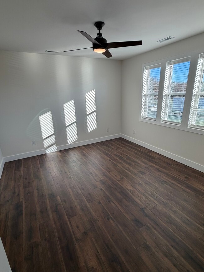 Foto del edificio - 1415 Woodbine Ave