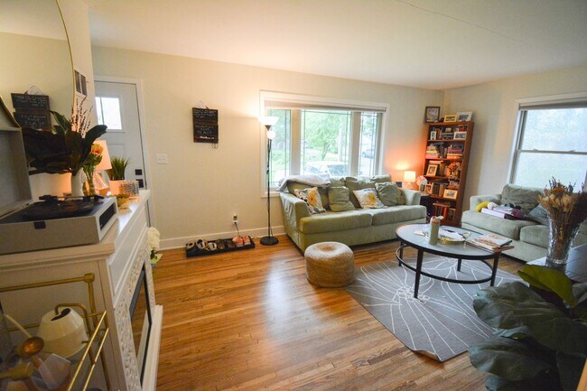 Building Photo - Charming 3-Bedroom 1-Bath Home Available For Rent!