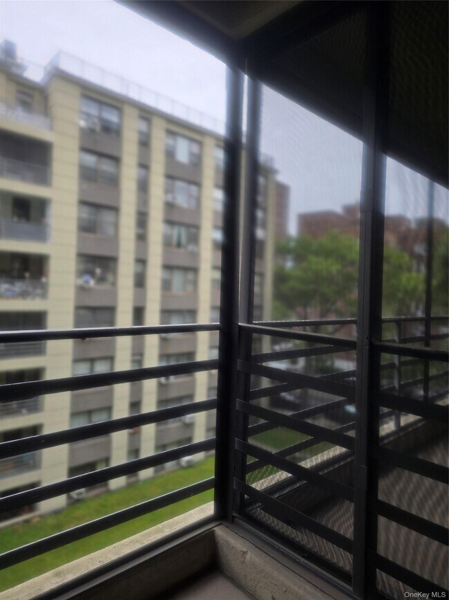 Foto del edificio - 98-51 64th Ave