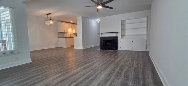 Building Photo - 5703 Willowbrook Dr
