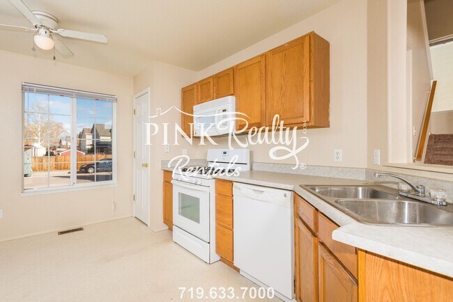 Building Photo - 655 Legend Oak Dr