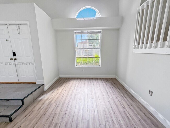 Foto del edificio - 1015 NW 125th Terrace