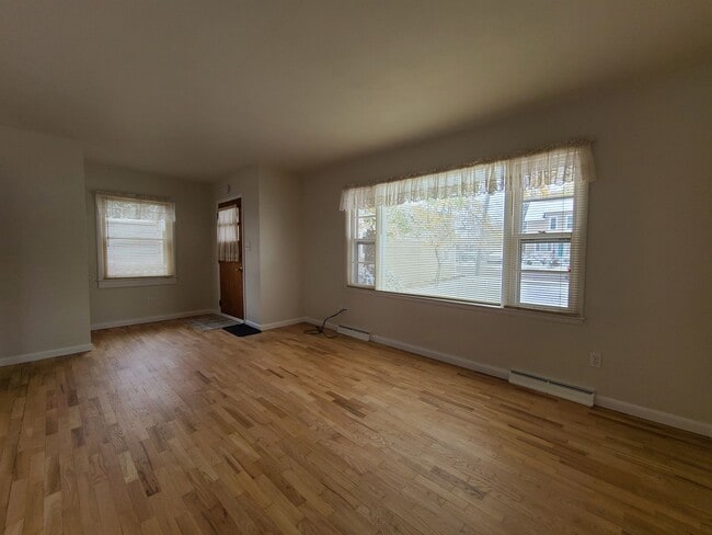 Building Photo - Two Bedroom House in South Haven on Black ...
