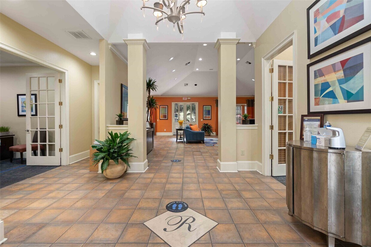 Foto principal - 2400 Spring Rain Dr