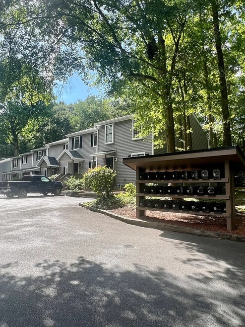 Building Photo - Room in Townhome on Willow Bridge Dr