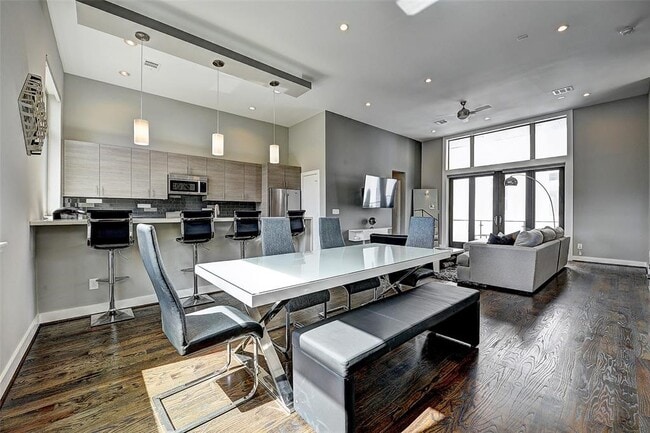 Foto del edificio - 3223 Garrow St