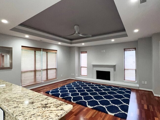 Foto del edificio - 221 New Kent Pl