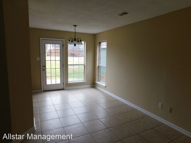 Building Photo - 3 br, 2.5 bath House - 124 Flower Circle