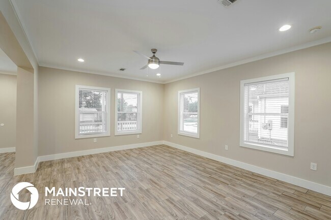 Foto del edificio - 9330 Crestview Dr