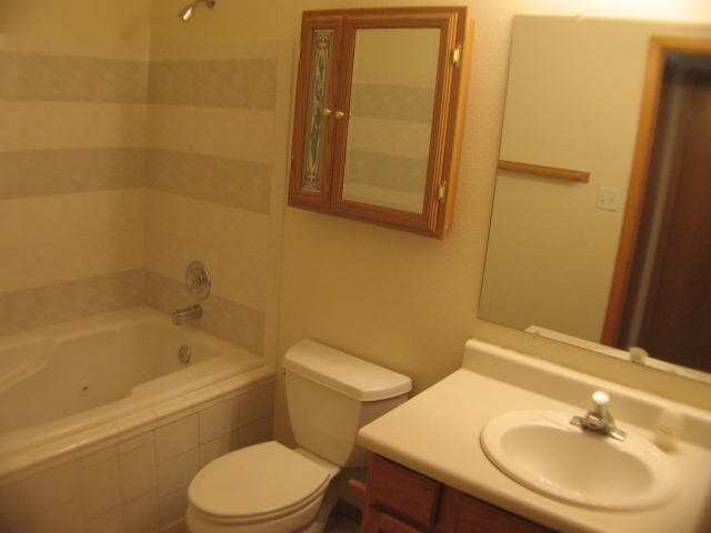 Building Photo - ALL PROSPECTIVE TENANTS MUST SUBMIT A $58 ...