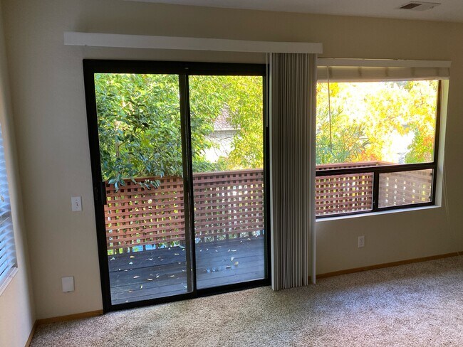 Foto del edificio - 930 Colina Ct