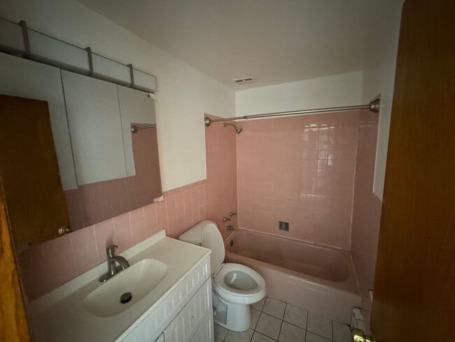 Foto del edificio - 3014 W 59th St