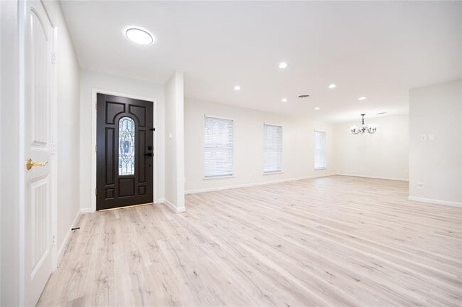 Building Photo - 4914 Cheena Dr