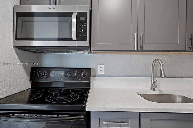 Foto del edificio - 2323 NW 52nd Ct