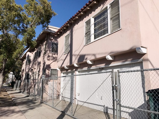 Building Photo - 874 W 40th Pl
