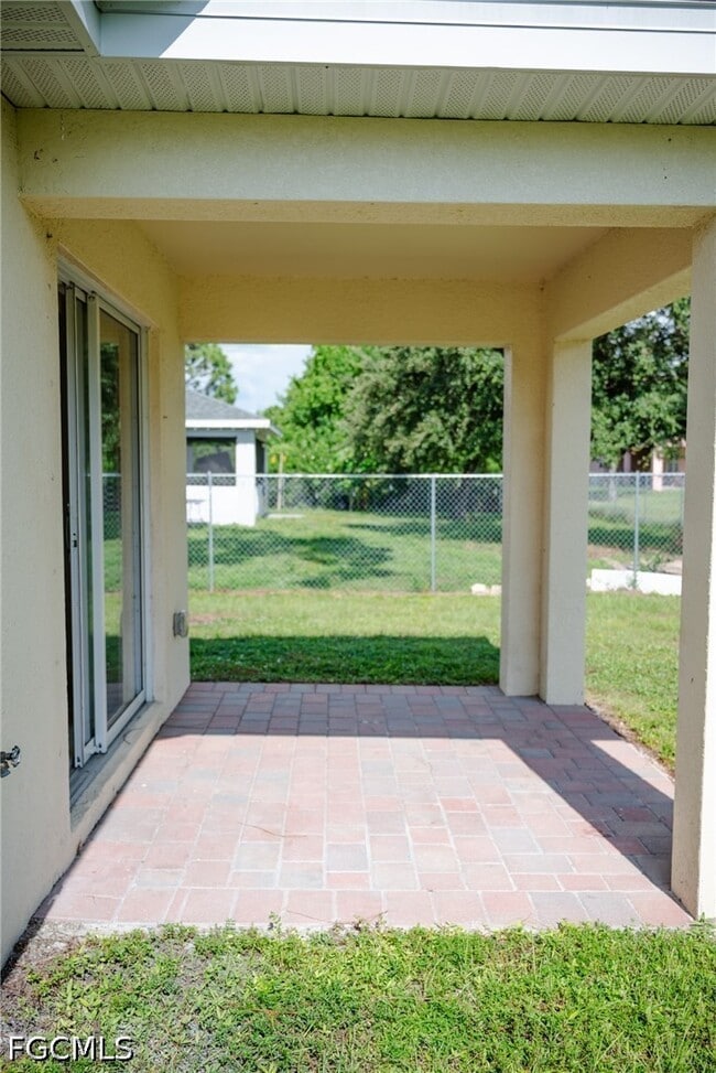 Building Photo - 1108 NE 36th Ln