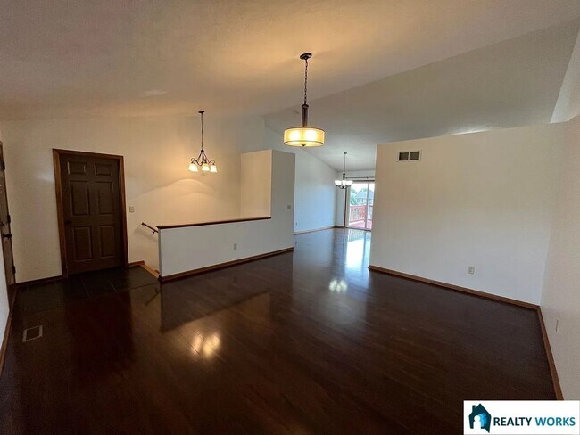 Foto del edificio - 8020 Renatta Dr