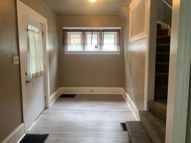 Building Photo - Remodeled Home ***Move-In Special FREE Jan...