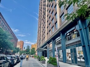 Building Photo - 180 Front St