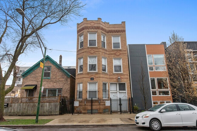 Building Photo - 2348 W Moffat St