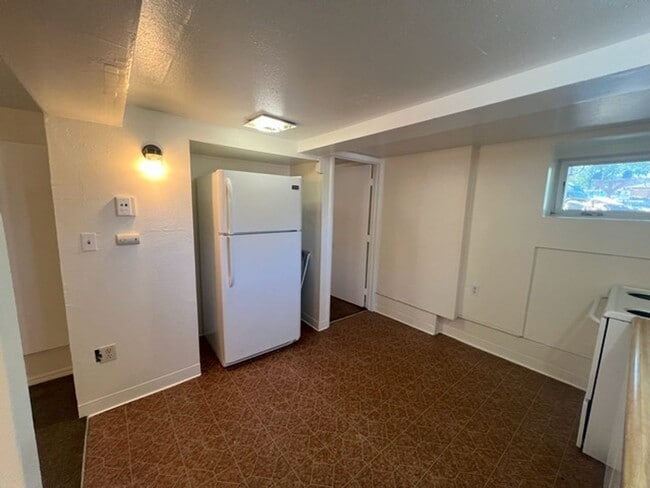 Building Photo - FI418-YA