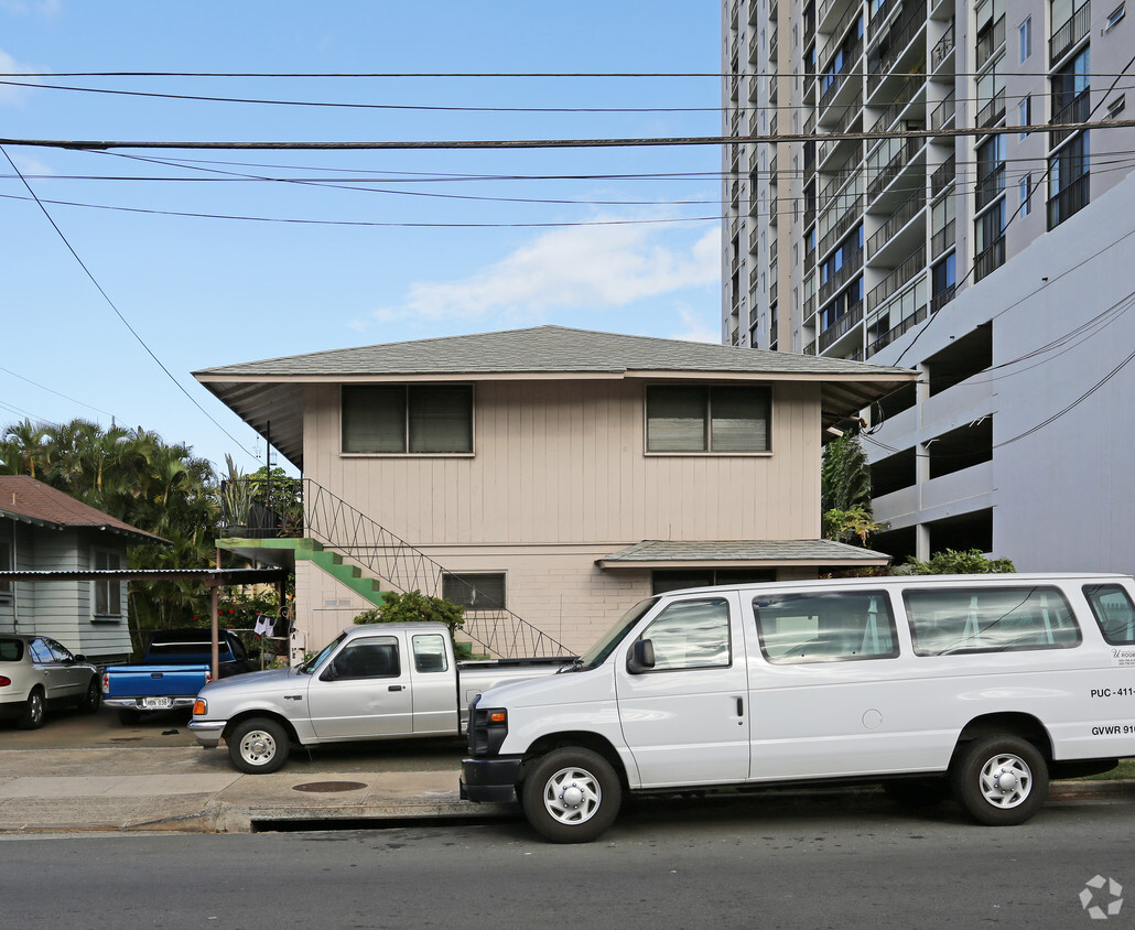 Building Photo - 706 Makaleka Ave