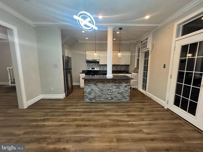 Building Photo - 228 Ascot Pl NE