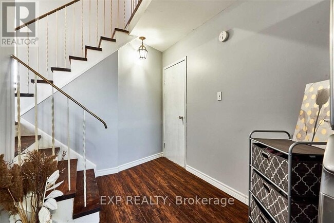 Building Photo - 40 Merivale St