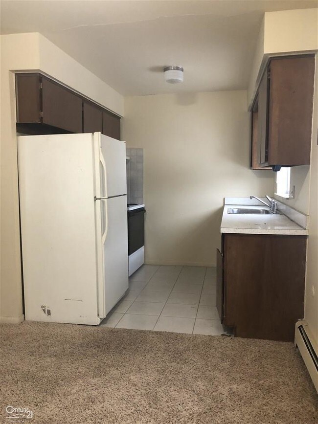 Foto del edificio - 8679 Goodale Ave