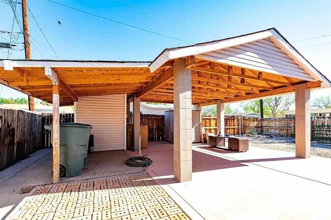 Foto del edificio - 1709 N 26th St