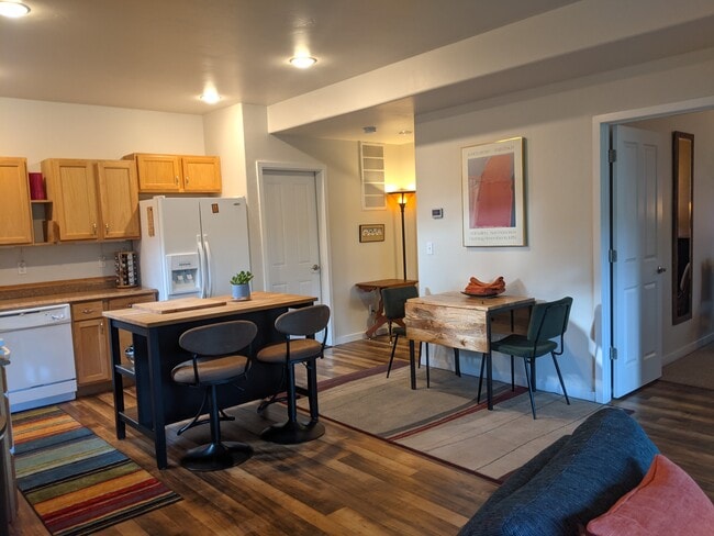 Building Photo - 590 Animas View Dr