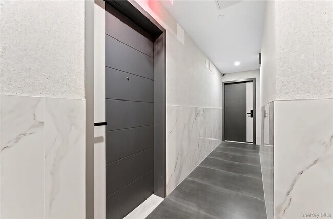 Foto del edificio - 132-43 Metropolitan Ave