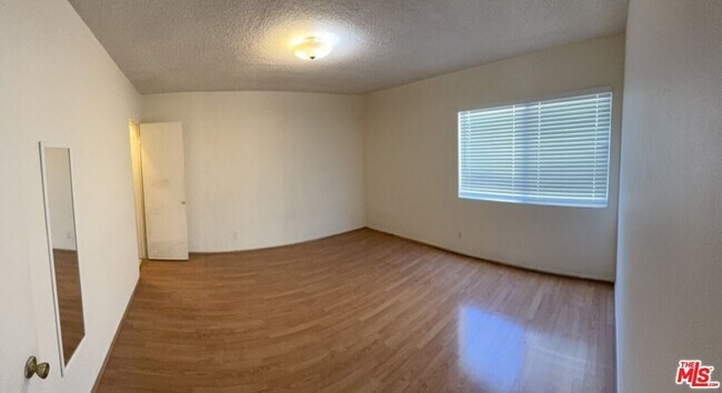 Foto del edificio - 14218 Sylvan St