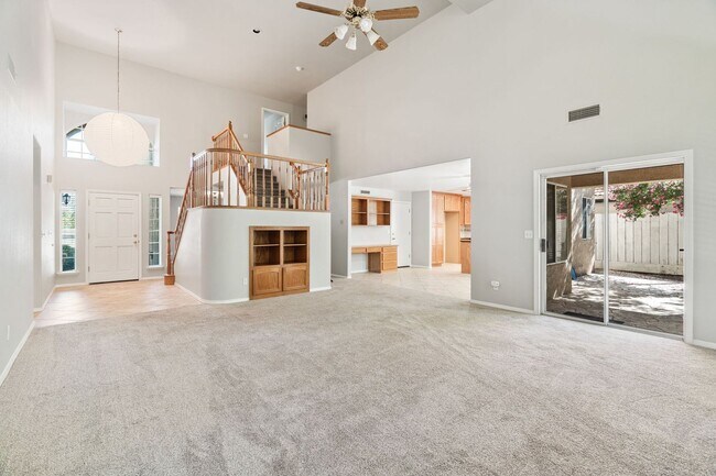 Building Photo - Spacious home in Northeast Fresno location...