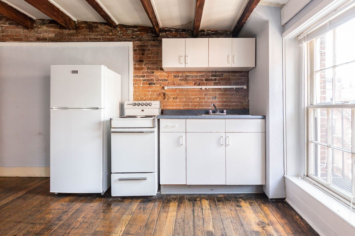 Building Photo - BEACON HILL STUDIO $2250 SEPTEMBER 1ST MOV...