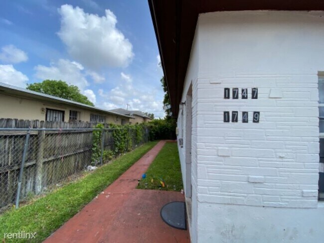 Building Photo - 2 br, 1 bath Apartment - 1749 nw 40 st