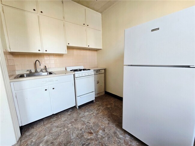 Foto del edificio - 385 S Main St